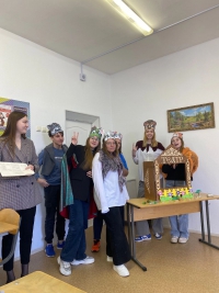 Воспитатели! Учимся играть!